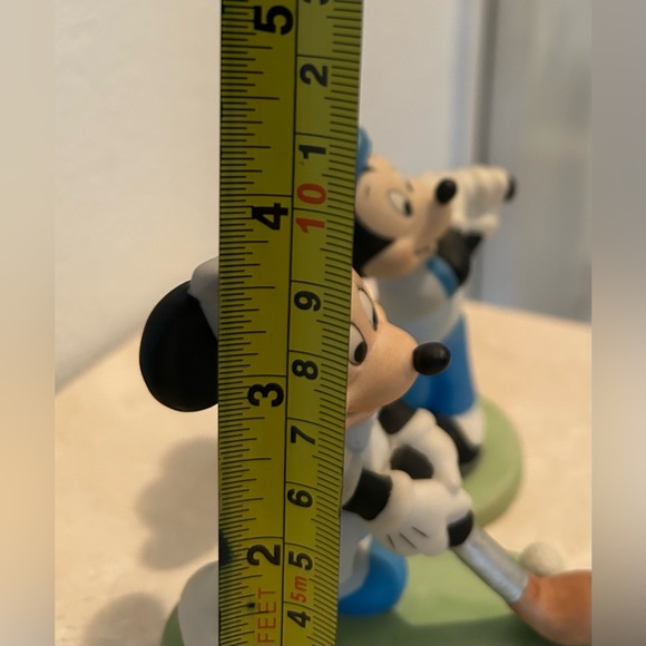 Mickey and Minnie Mouse golfer figurines. - Picture 9 of 12